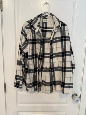 American Eagle Black and White Plaid Flannel Shirt